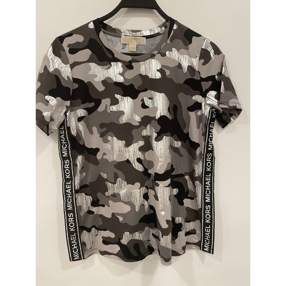 Michael Kors Womens T-Shirt P/S Black Silver Camo Foilโ Logo Tee Top Street Glam - Picture 2 of 11